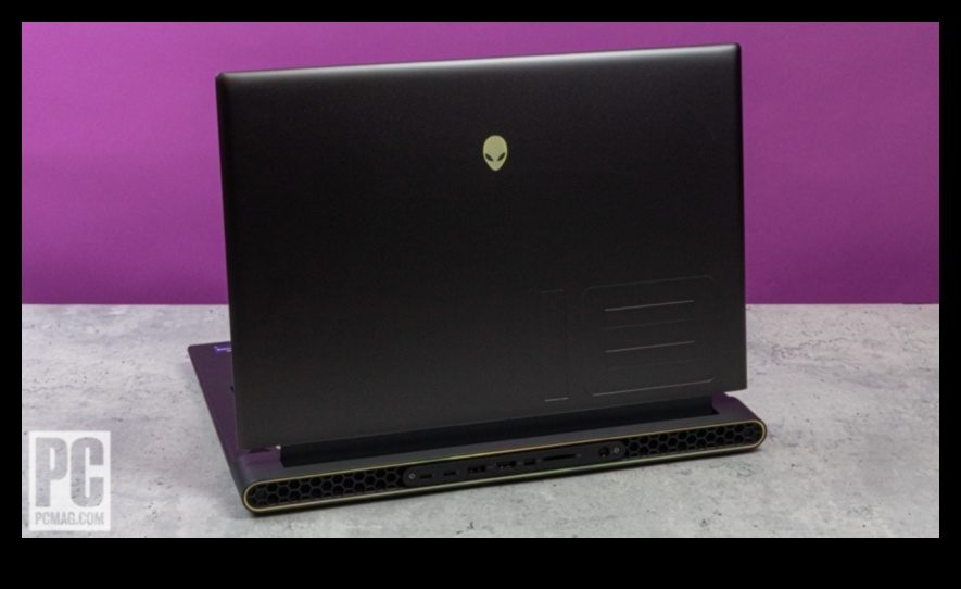 Tehnika atbilst tradīcijām: retro stila spēļu klēpjdatori ar modernām funkcijām