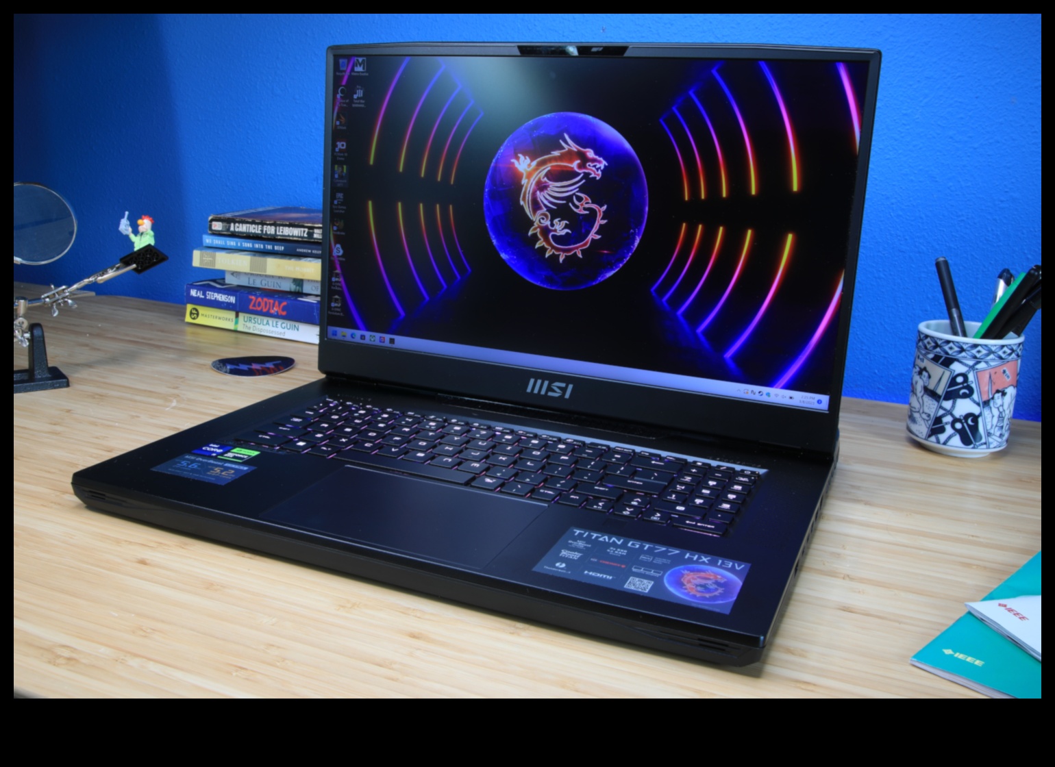 Tehnika atbilst tradīcijām: retro stila spēļu klēpjdatori ar modernām funkcijām