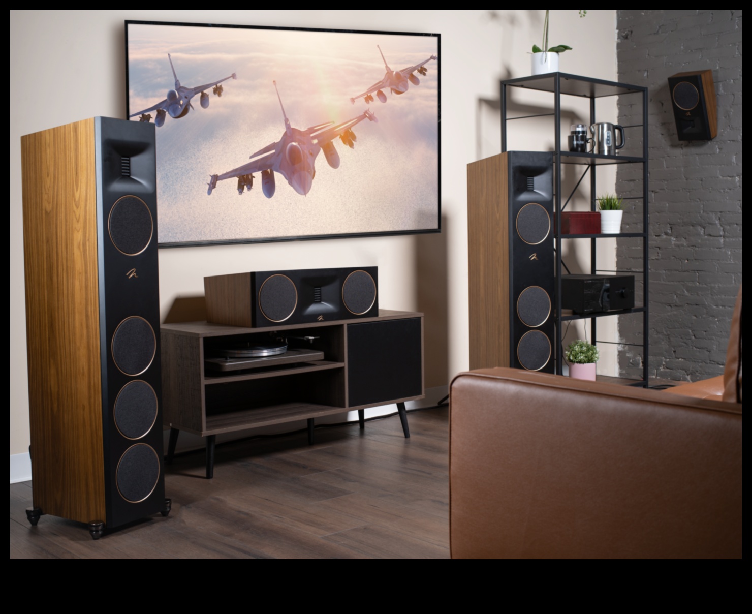 Audio arhitektūras: skaļruņu sistēmas un elektronika telpu piepildošai skaņai