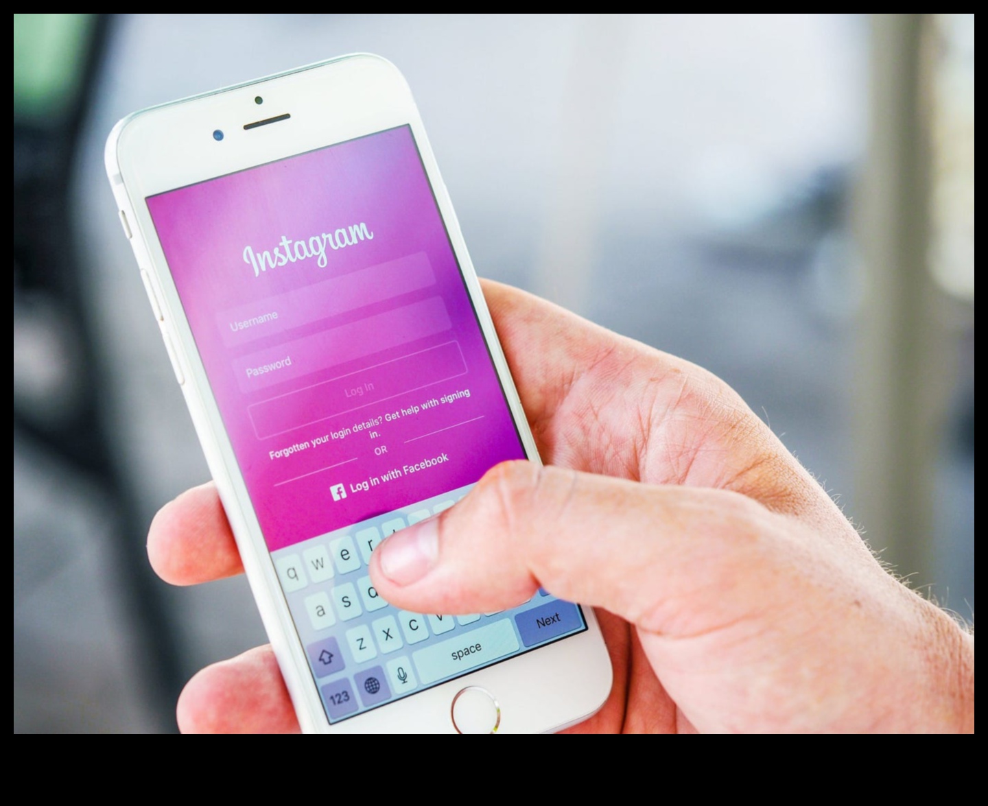 Tiešsaistes gobelēns: sociālo tīklu bagātības izpēte