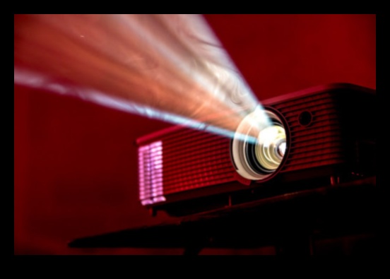 Teātra kvalitātes spēles: projektori un ekrāni kino pieredzei