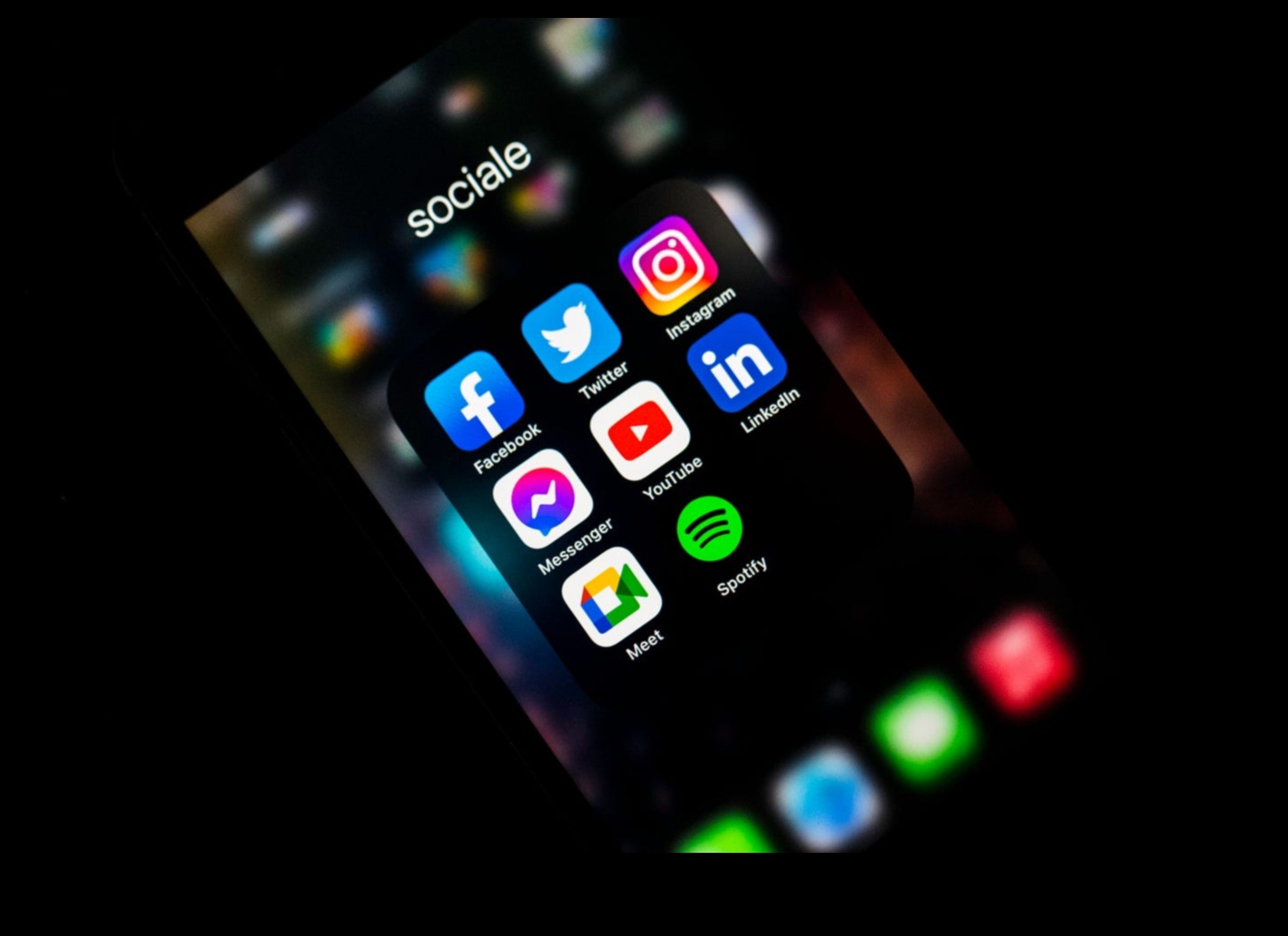 Navigācija digitālajā vidē: sociālo mediju stratēģijas stratēģijas