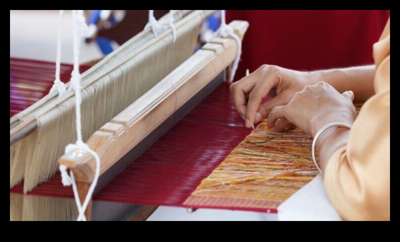 Sociālais audējs: savienojuma pavedieni digitālajā tīmeklī