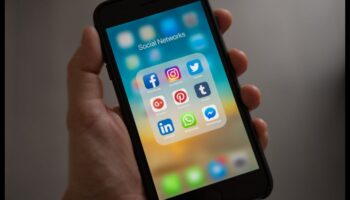 Tiešsaistes gobelēns: sociālo tīklu bagātības izpēte